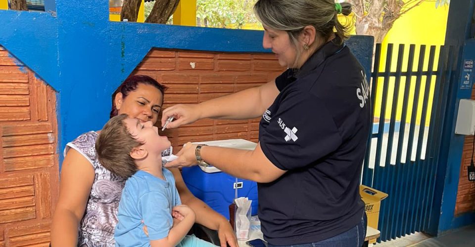 vacinação_escola_criança_vacina