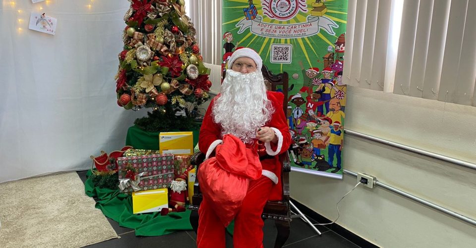 Foto: O próprio Papai Noel estava presente no evento para ouvir os desejos das crianças/Berlim Caldeirão