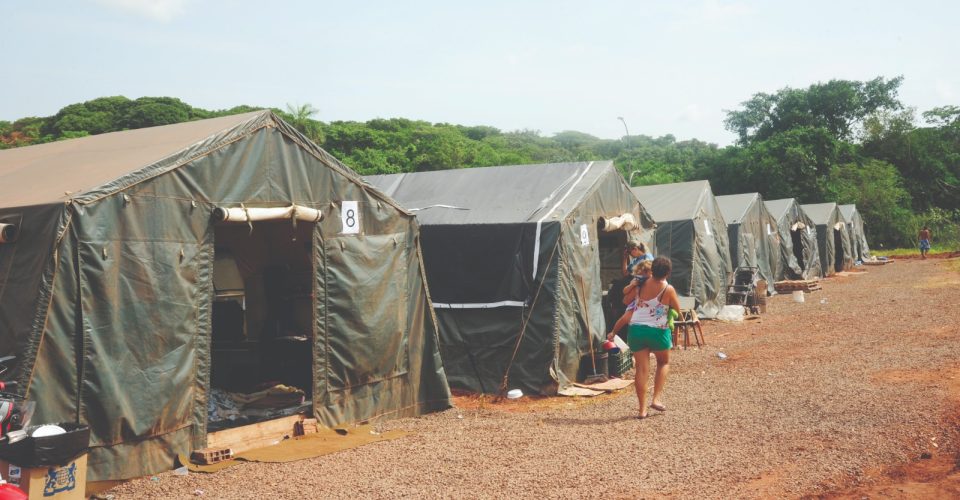 Foto: Famílias estão sendo assistidas e vivendo em barracas doadas pelo Exército Brasileiro/Nilson Figueiredo