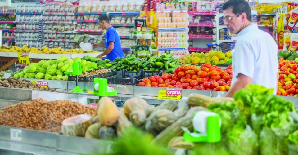 Nesta semana, o custo médio pago no quilo do tomate é de R$ 8,62.| Foto: Mrcos Maluf