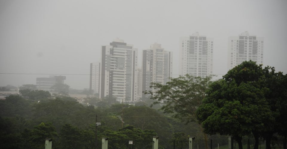 tempo-clima-nublado-chuva-campo grande