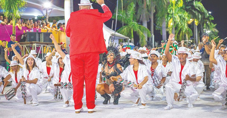 Foto: Enredo
Trajetória de sucesso,
levaram Almir Sater
a ser homenageado pela
Escola de Corumbá.
Cantor revela surpresa e
empolgação com o tema,
que falará sobre MS/Foto: Reprodução