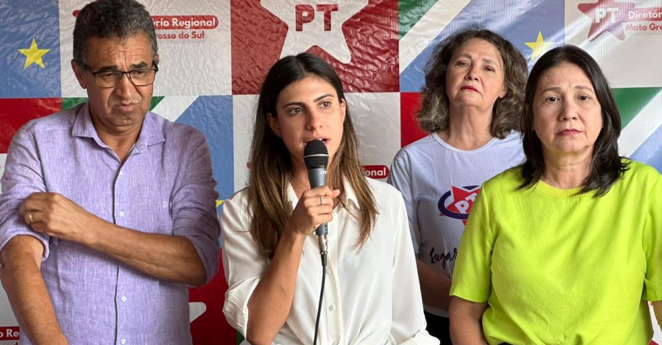 Foto: Camila e representantes do PT anunciando sua candidatura/Marcos Maluf