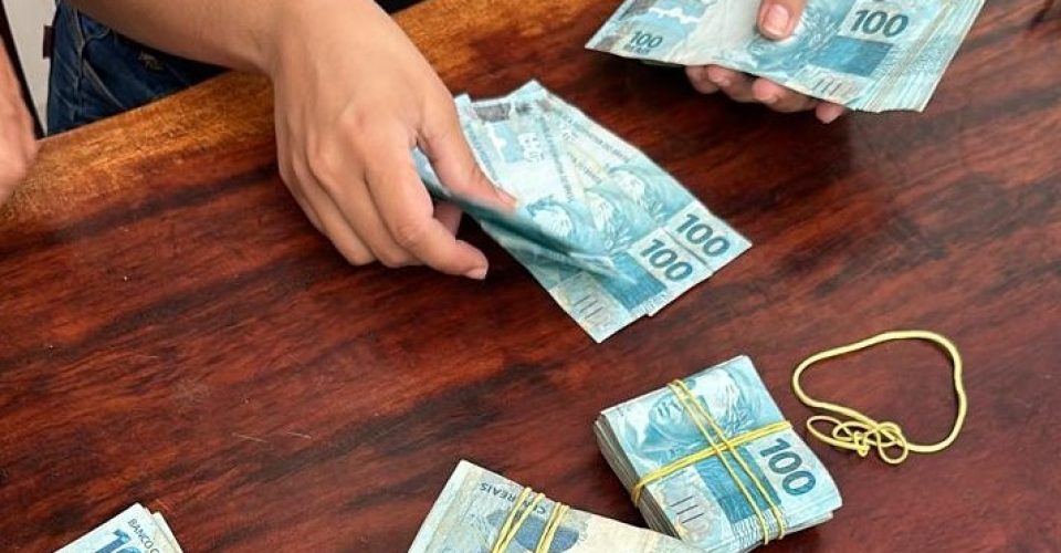 Dinheiro apreendido durante operação - Foto: Divulgação/PJCMT