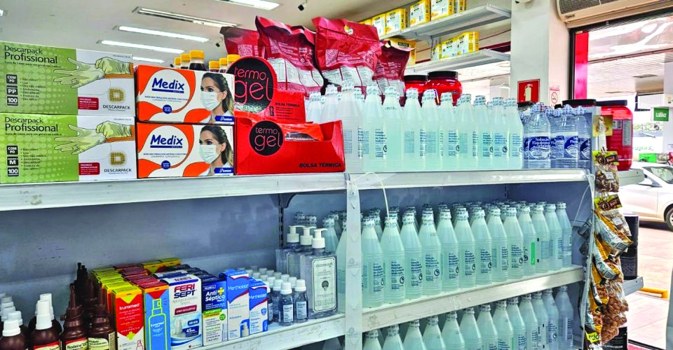 Farmácias reforçam que a população tem redobrado os cuidados com a proteção - Foto: Inez Nazira