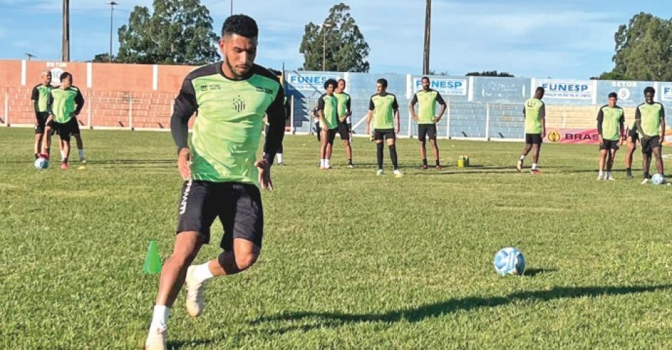 Elenco do Operário em treino, terça-feira (10), nas Moreninhas - Foto: Vivianne Nunes/Divulgação