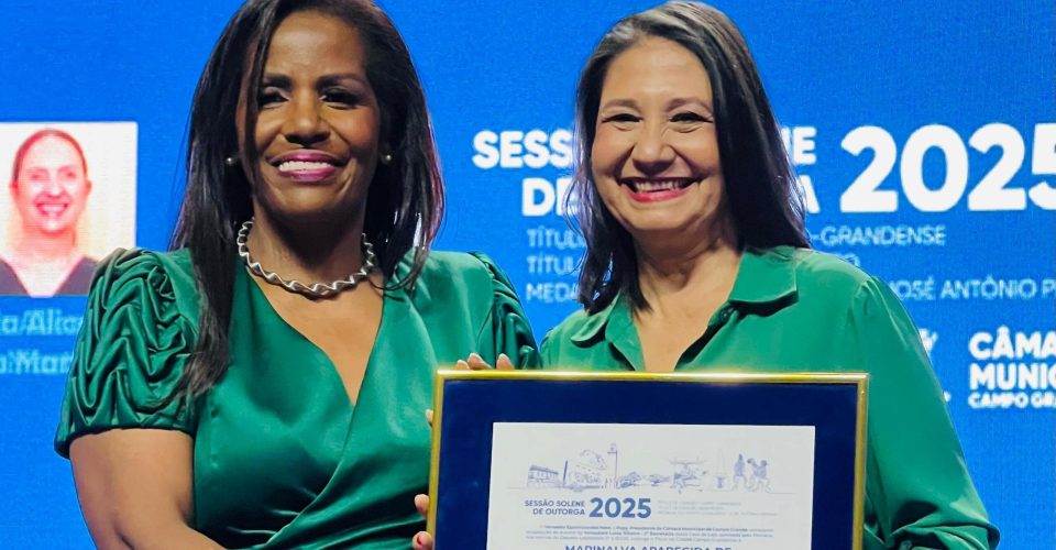 Marinalva recebendo outro prêmio nessa quinta-feira (21)