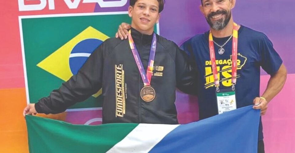 Ryan e o técnico
Agnaldo no wrestling
dos Jogos da Juventude - Foto: Reprodução/Instagram
