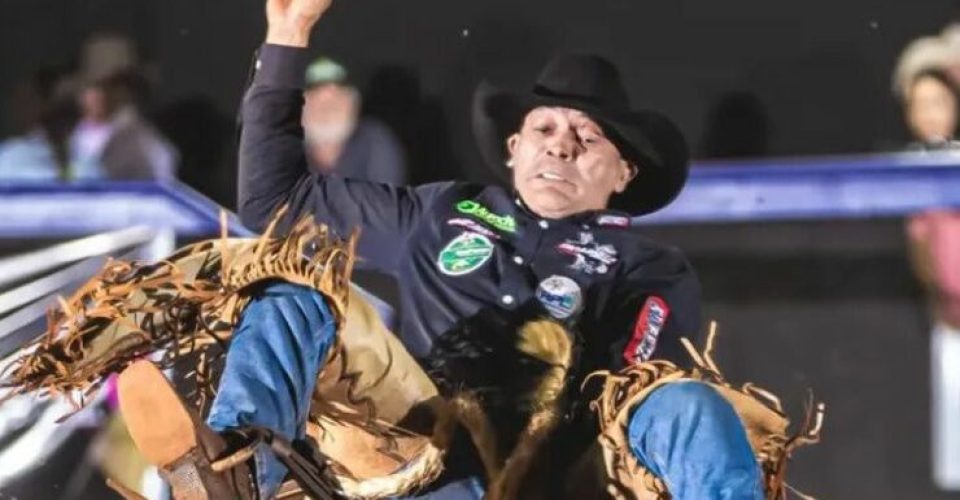 Mauro Rodrigues no rodeio de Bom Jesus de Goiás GO, em julho. Foto: Lealdini Fotografias