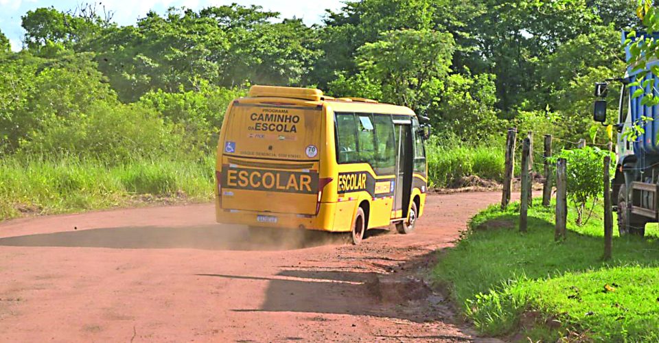 Apenas os ônibus da rede municipal seguem buscando estudantes em Jaraguari - Foto: Nilson Figueiredo