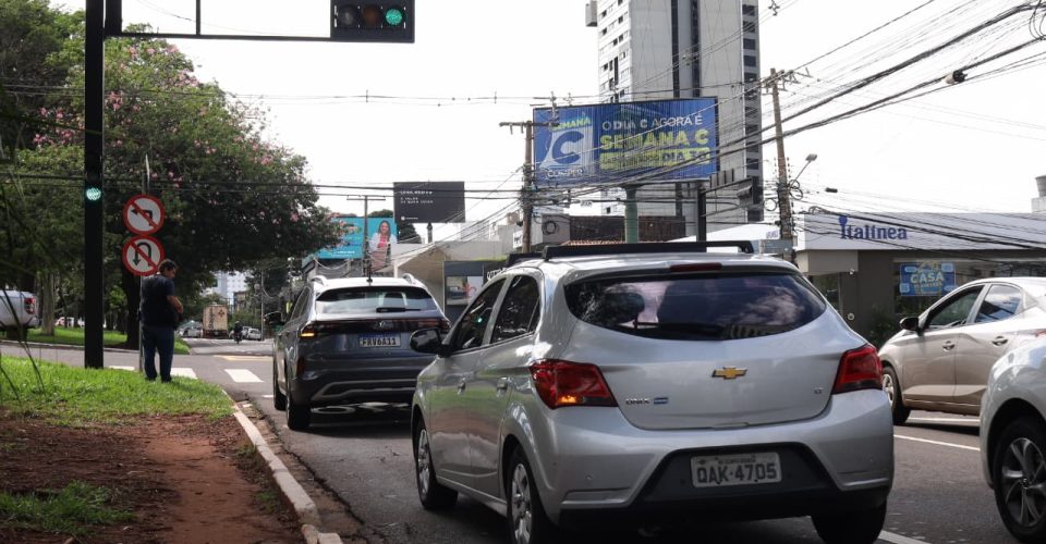 trânsito carros