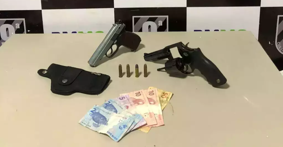 Armas utilizadas por suspeito - Foto: Divulgação/PMMS