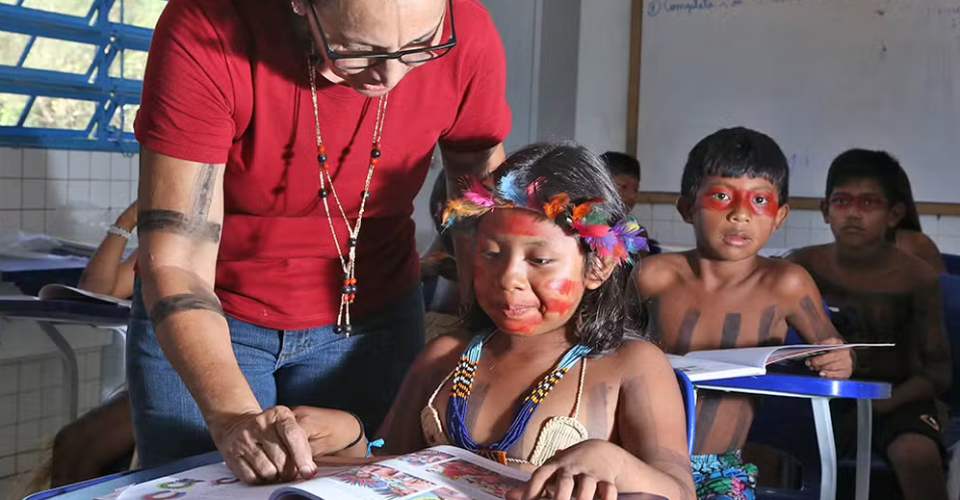 Crianças na Escola Indígena Sakruiwe — Foto: Márcio Vieira/Governo do Tocantins