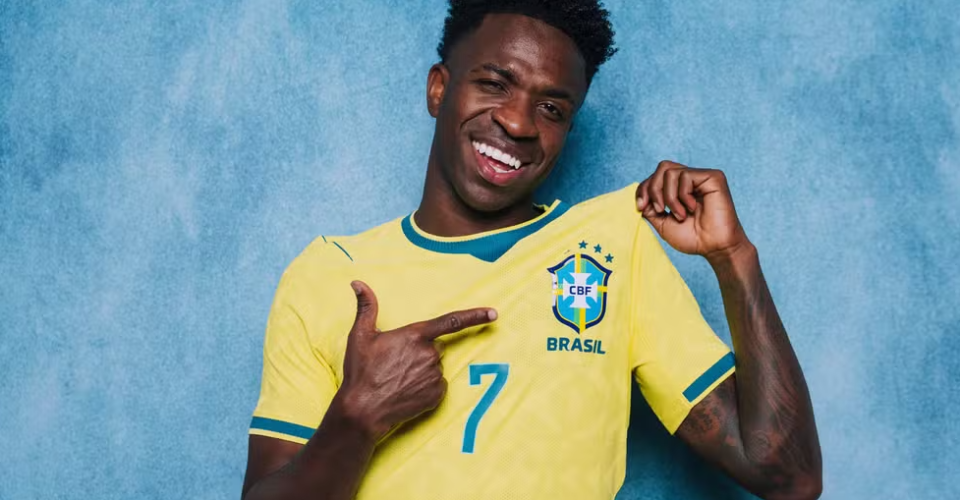 Vini Jr posa para ensaio do Brasil para a Copa do Mundo — Foto: Getty Images