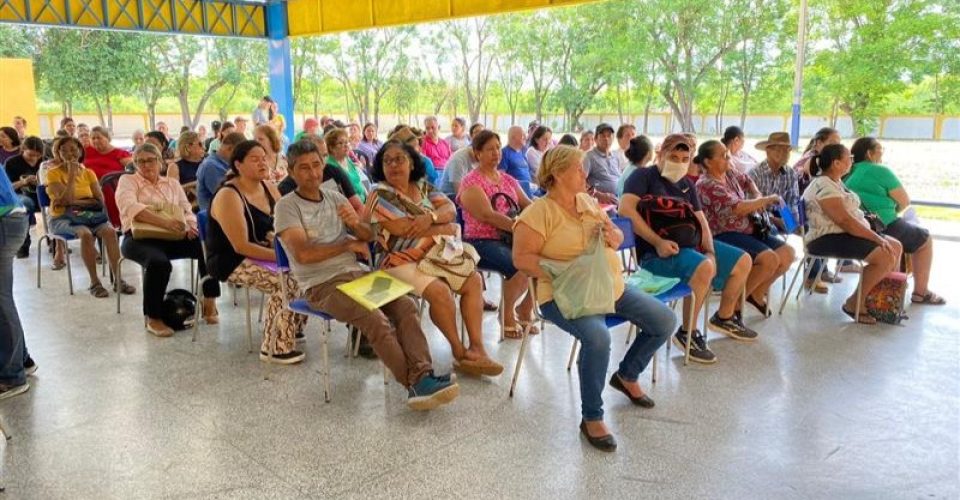 Moradores de Porto Murtinho e região aguardam atendimento na Escola Municipal Cláudio de Oliveira - Fotos: Acom/TRF3