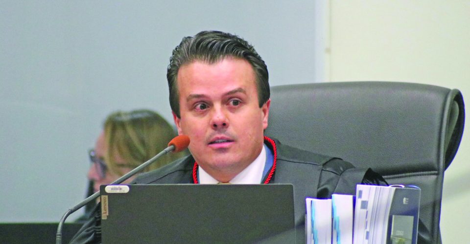 Desembargador Márcio 
Ávila Martins pediu 
vistas e julgamento foi 
adiado - Foto: Roberta Martins