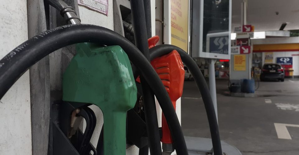 Petrobras reajusta em 12% o preço da gasolina nas refinarias a partir desta quinta-feira