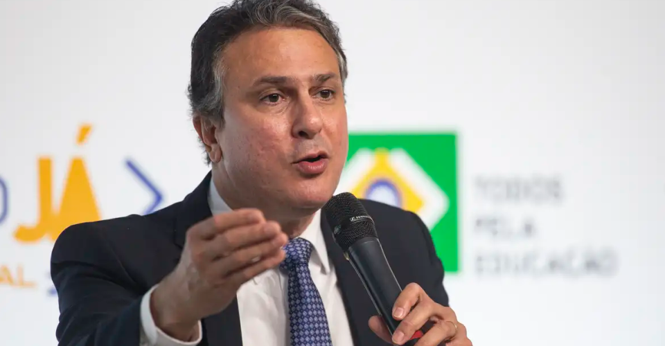 ministro da educação Camilo Santana