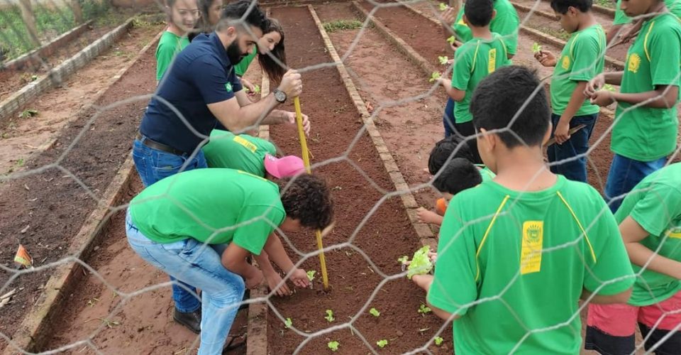 projeto horta escolar Deodápolis