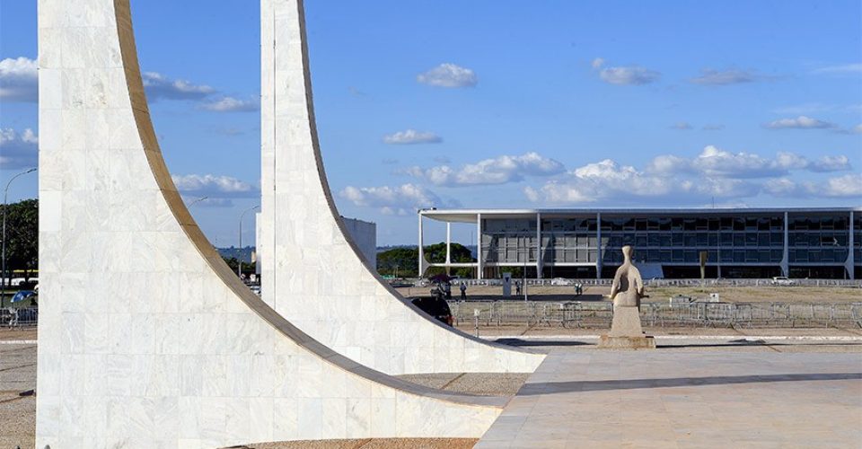 Parlamentares se manifestaram sobre decisão do presidente da República de perdoar cumprimento de pena dada pelo Supremo Tribunal Federal a deputado - Foto: Agência Senado