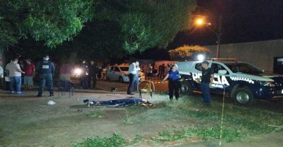 Vítima morreu com uma facada certeira no pescoço -Foto: Osvaldo Duarte/Dourados News