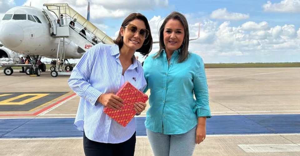 Ex-primeira Dama Michelle Bolsonaro chega a Campo Grande