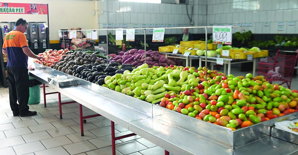A alta é motivado pelo período de entre safra, combinado com chuvas e queda na oferta - Foto: Nilson Figueiredo