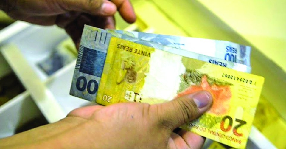 Valor médio de empréstimos consignados no Estado é de R$ 5,6 mil - Foto: Marcello Casal Jr / Agência Brasil