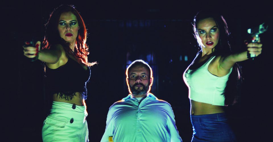 Renata Macedo ( Gisele ),  Leandro Faria (Victor Bautista)  e Priscila Godoy (Bruna) - Foto:  Produção Render Brasil/Divulgação