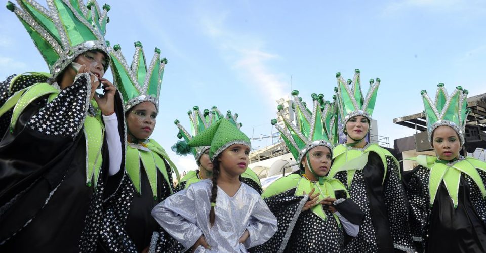 fantasias carnavalescas carnaval 2022 desfile escolas de samba