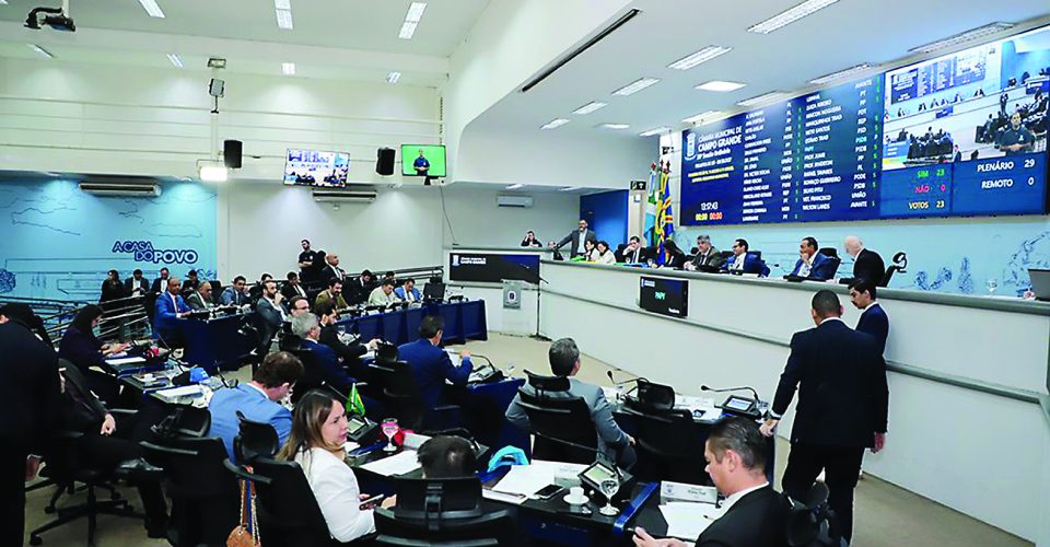 Caso envolve denúncia de violência doméstica e disputa sobre motivação da demissão - Foto: Izaias Medeiros/CMCG