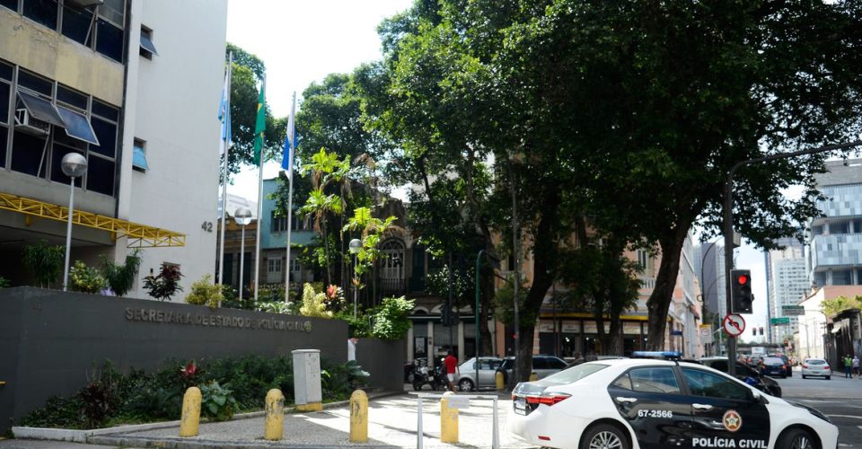 Fachada da Secretaria de Estado da Polícia Civil, no centro do Rio de Janeiro