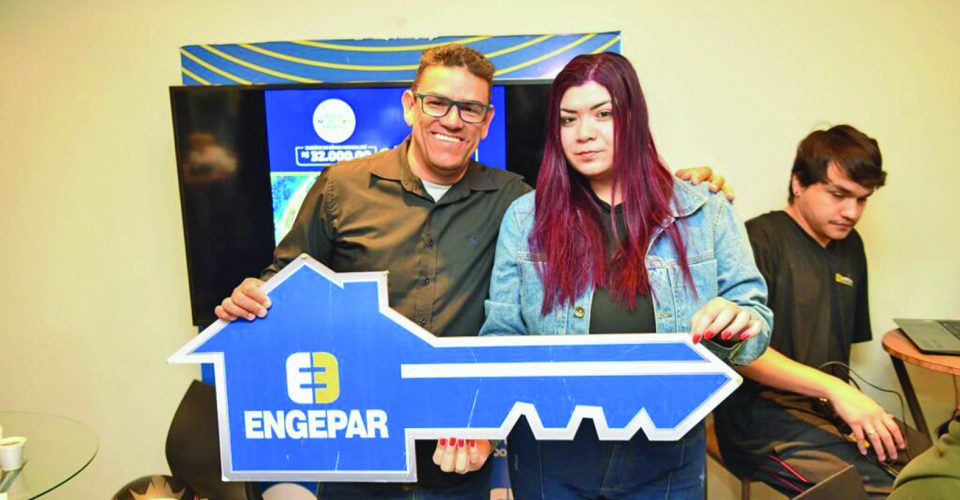 Amanda Lima, de 26 anos, vendedora, que celebrou a realização do sonho do primeiro imóvel - Foto: divulgação