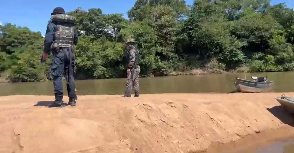 Equipamentos usados em pesca ilegal foram apreendidos durante fiscalização da PMA em Bela Vista - Foto: Divulgação/PMA