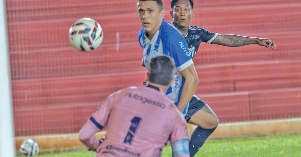 Lance da partida entre Operário e Crac-GO, nas Moreninha - Foto: @bahptista