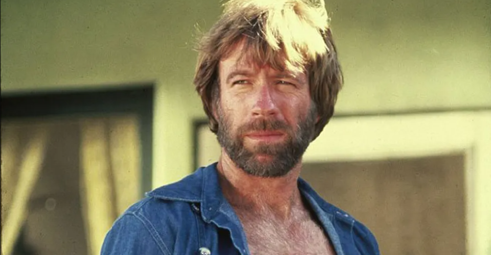 O ator Chuck Norris em cena do filme 'McQuade, o lobo solitário' (1983) — Foto: Divulgação