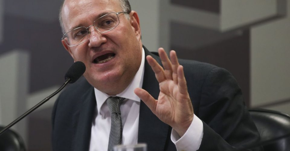 O presidente do Banco Central, Ilan Goldfajn fala sobre política monetária e economia na Comissão de Assuntos  Econômicos do Senado.