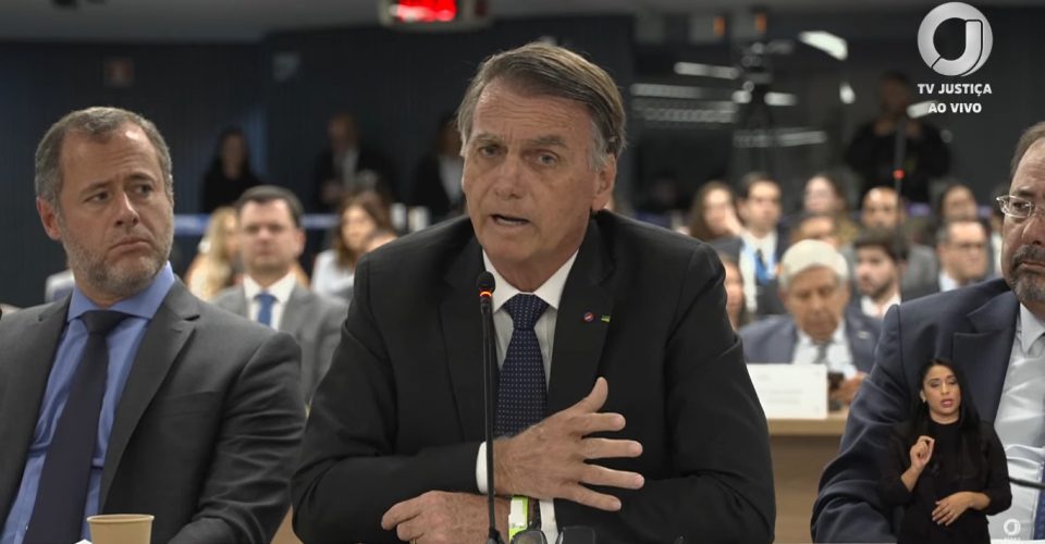 Jair Bolsonaro é interrogado na ação penal da trama golpista - Foto: Reprodução/TV Justiça