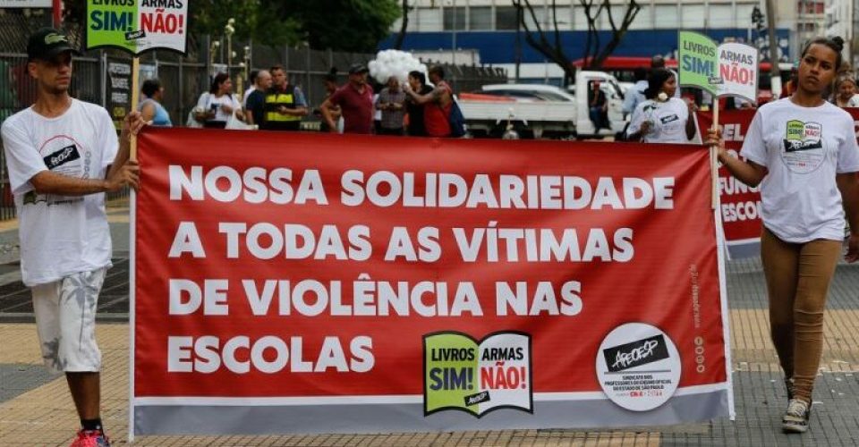 violencia escola protesto