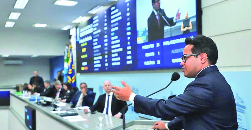 Presidente da Câmara
explica que a legislação
atual ‘desestimula as
novas iniciativas’ - Foto: Divulgação/Ascom