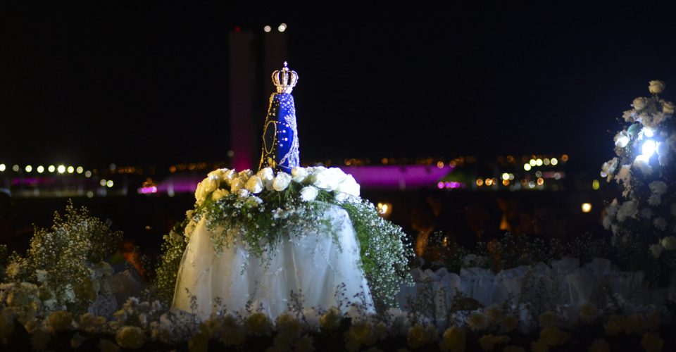 Arquidiocese de Brasília realiza procissão durante Festa da Padroeira - Nossa Senhora Aparecida, na Esplanada dos Ministérios NOSSA SENHOR APARECIDA