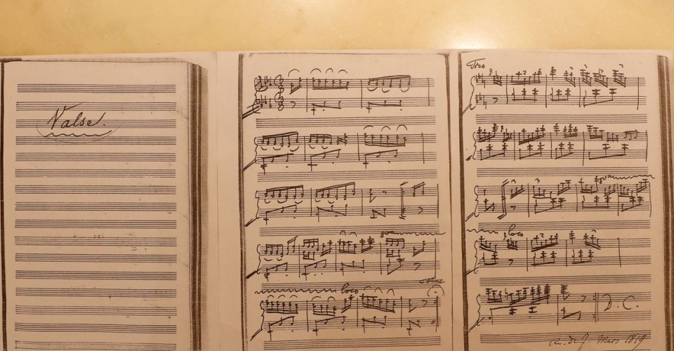 Rio de Janeiro (RJ), 15/05/2023 - Réplica da partitura Valse, peça que pesquisadores supõem ter sido composta pelo então príncipe Dom Pedro I, e manuscrita por seu professor Sigismund Neukomm. Foto: Fernando Frazão/Agência Brasil