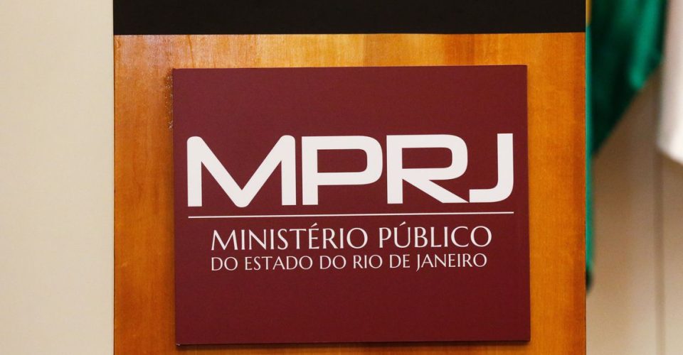 Promotores de Justiça do Ministério Público do Estado do Rio de Janeiro (MPRJ) falam sobre investigações da operação policial no Jacarezinho que levaram à denúncia de policiais civis por homicídio doloso e fraude processual.