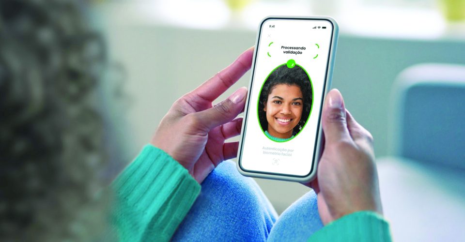 O consumidor coloca foto no equipamento digital e registra a compra - Foto: Divulgação