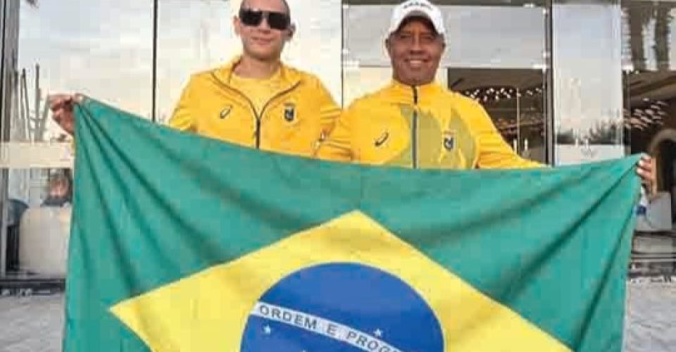 Paulo Henrique e técnico Daniel Sena em GP no Marrocos, em abril - Foto: reprodução/instagram