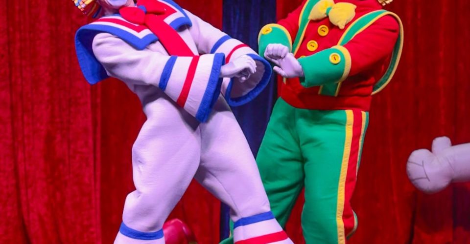 A dupla Patati Patatá está em Campo Grande para show especial até o domingo (21) no Circo Mundo Mágico, que está instalado na Praça do Papa (Foto : Marcos Maluf)