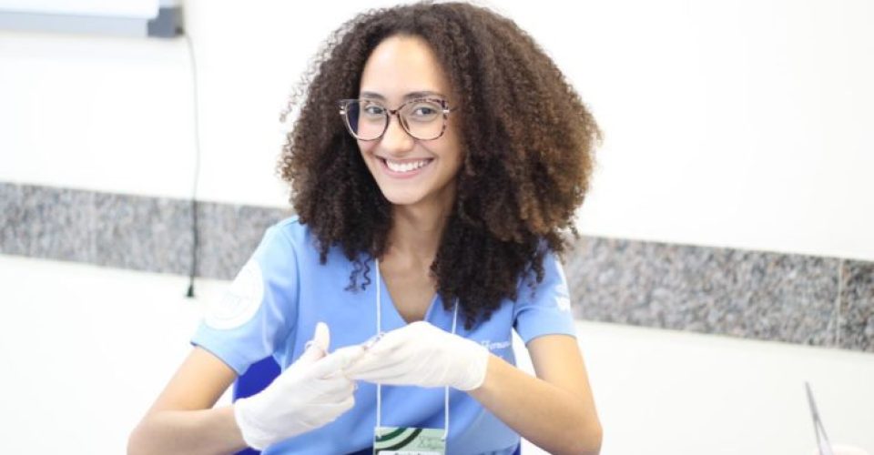 Gabriela conseguiu cursar Medicina na UFMS graças ao programa MS Supera - Foto: Felipe Queiroz/UEMS