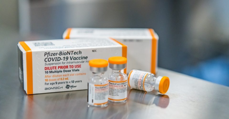 vacina infatil crianca imunizante vacinacao imunizacao covid-19 pfizer dose pediatrica