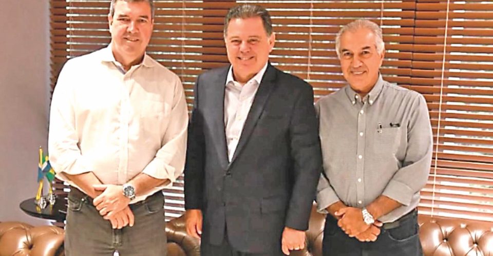 Marconi Perillo durante encontro com Eduardo Riedel e Reinaldo Azambuja na Capital - 
Foto: Divulgação