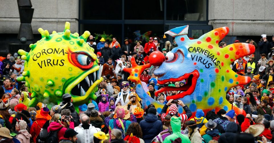 carnaval 2022 covid-19 bloco rua desfile aglomeracao